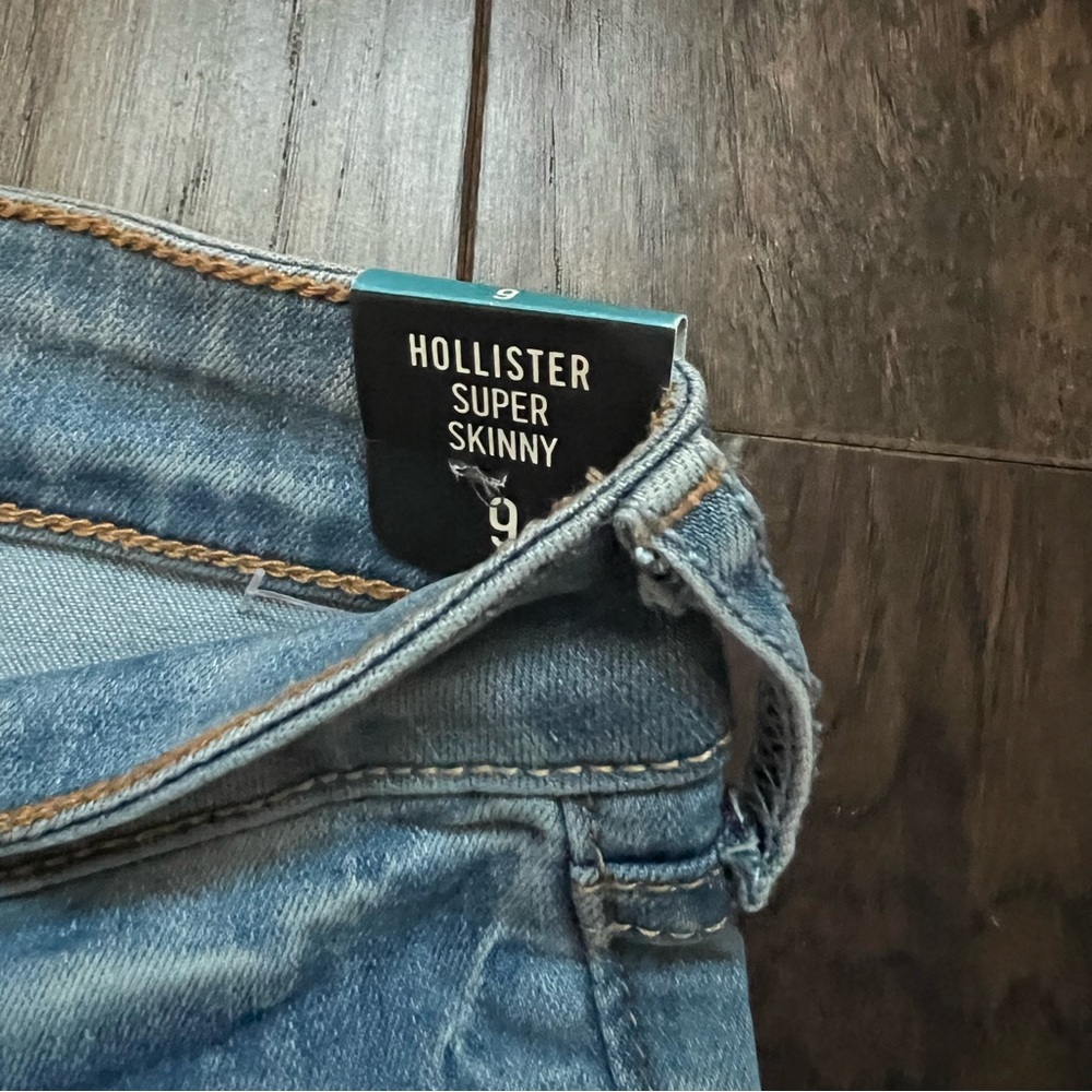 Hollister Low-Rise Super Skinny Jeans - Picture 4 of 8